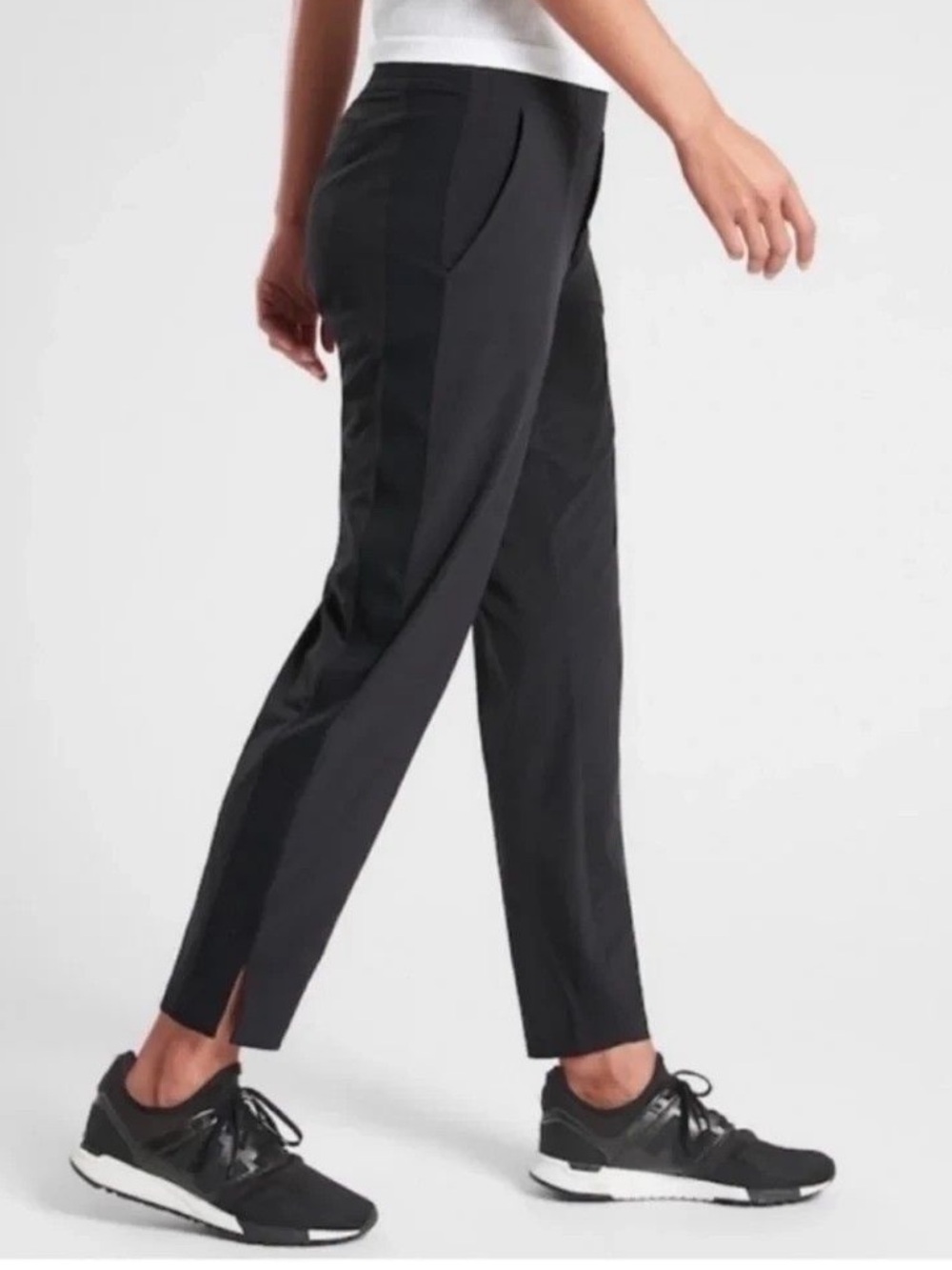 Athleta Brooklyn Ankle Pants
Womens 8 Black Stretch Mid Rise
Tapered Leg